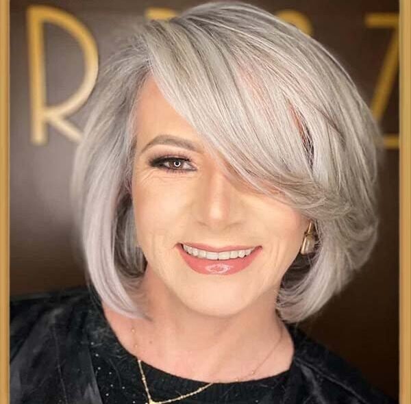 freche-frisuren-fur-graue-haare-ab-60
