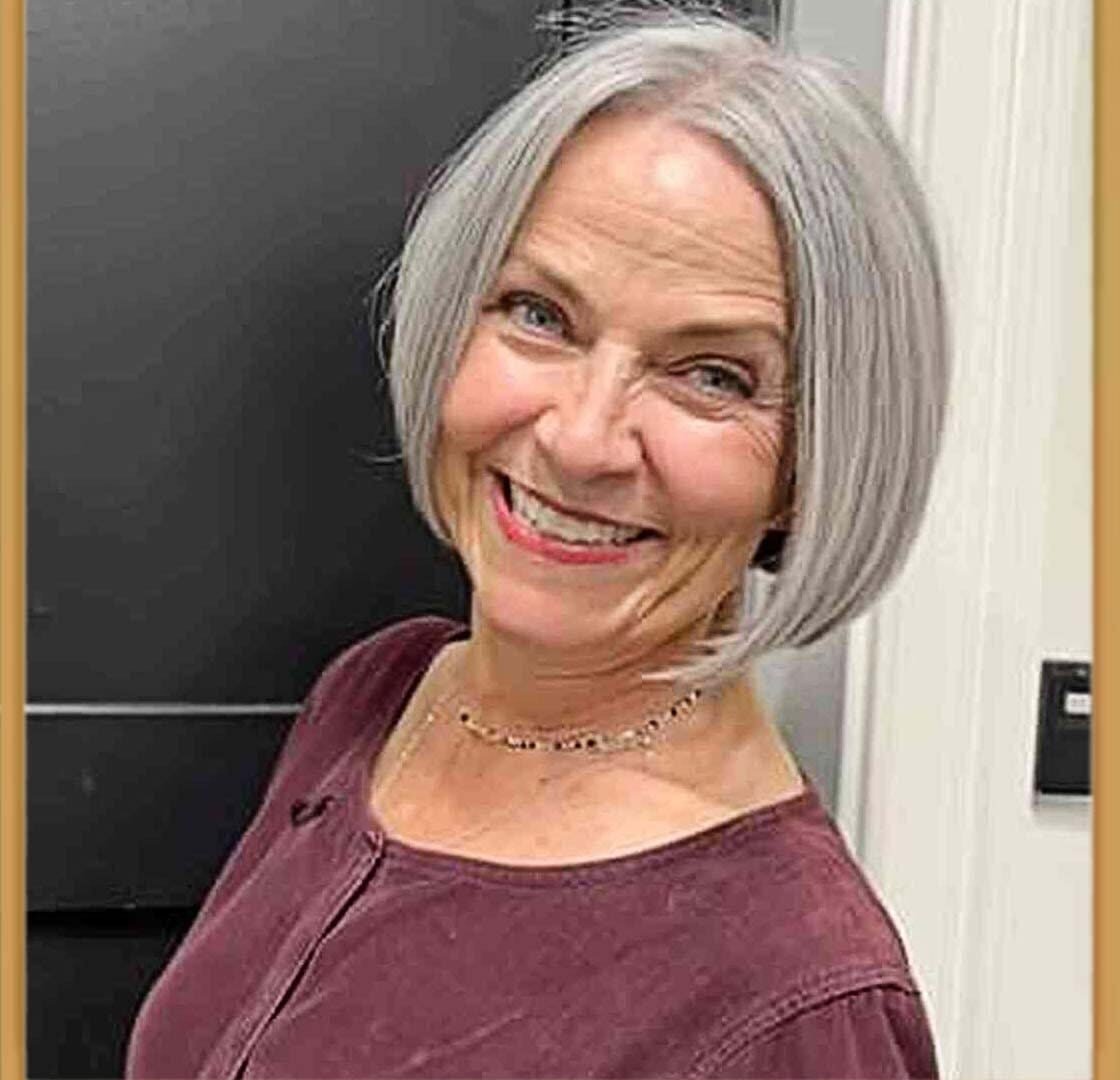 freche-frisuren-fur-graue-haare-ab-60