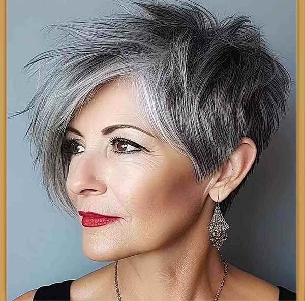 freche-frisuren-fur-graue-haare-ab-60