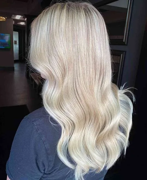 Cremeweißes Barbie-Blondhaar