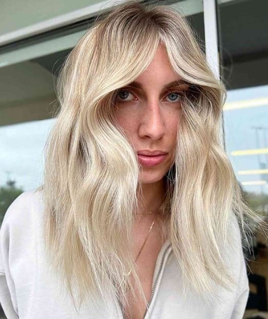 Gesichtsumrahmendes helles Blond