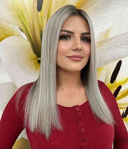 Glattes silberblondes glattes Haar