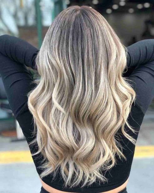 Hellblondes Balayage