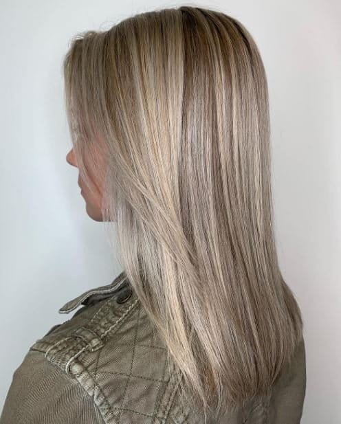 Hellblondes Haar mit Highlights