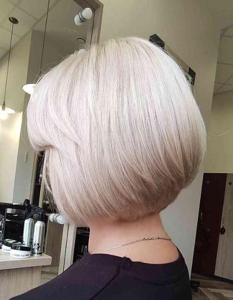 Perfekt abgerundeter Bob mit blonden Farbtönen