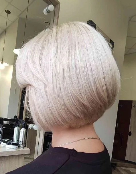 Perfekt abgerundeter Bob mit blonden Farbtönen