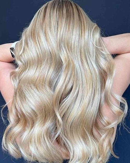 Reichhaltiges, gewelltes Vanilleblond