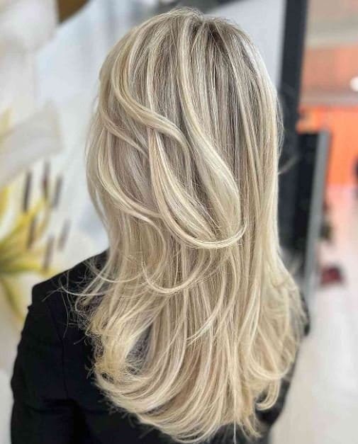 Weiches und cremiges hellblondes Haar