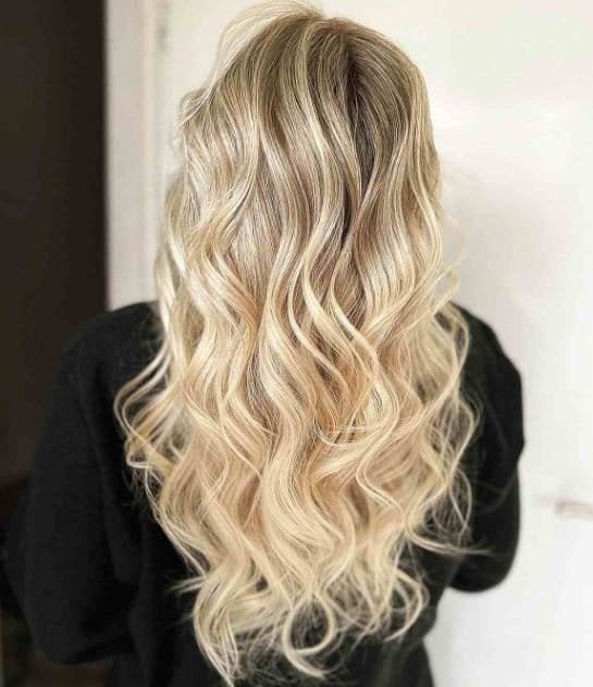 Wunderschöne hellblonde Balayage-Highlights