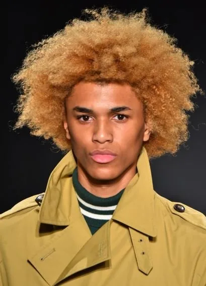 Afro Haare Frisuren 29 afro haare männer, afrikanische haare männer, afro haare flechten männer, afro haare männer stylen, afro haare schneiden männer, afro haare stylen männer, afro locken mann, afrikanische haare stylen männer, afro haare glätten männer,
