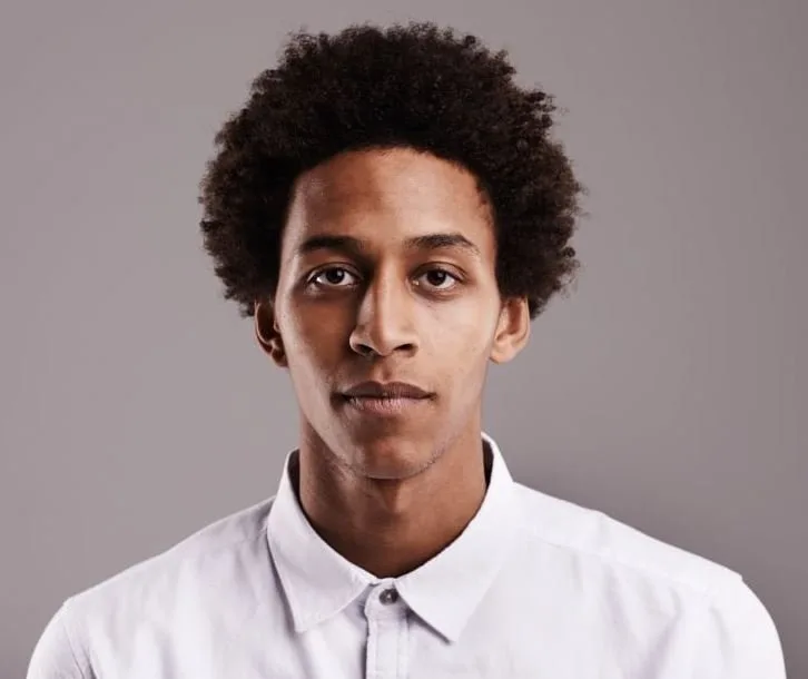 Afro Haare Frisuren 31 afro haare männer, afrikanische haare männer, afro haare flechten männer, afro haare männer stylen, afro haare schneiden männer, afro haare stylen männer, afro locken mann, afrikanische haare stylen männer, afro haare glätten männer,