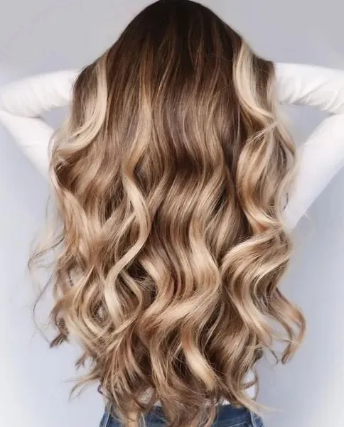 Braune haare mit strähnen aufhellen