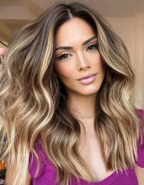 Braune haare mit strähnen aufhellen