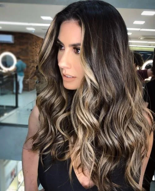 Braune haare mit strähnen aufhellen
