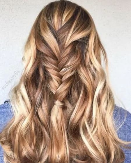Caramel kupfer haare mit blonden strähnen