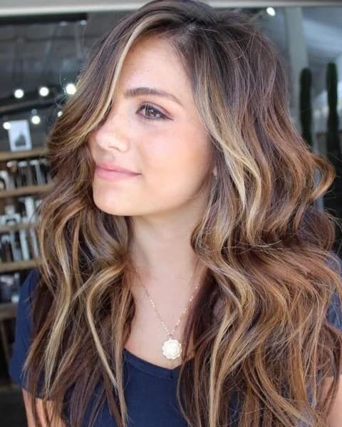 Caramel kupfer haare mit blonden strähnen