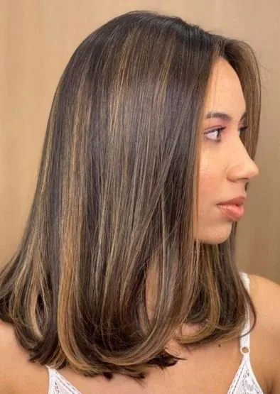 Glatt Braune Haare Mit Blonden Strähnen