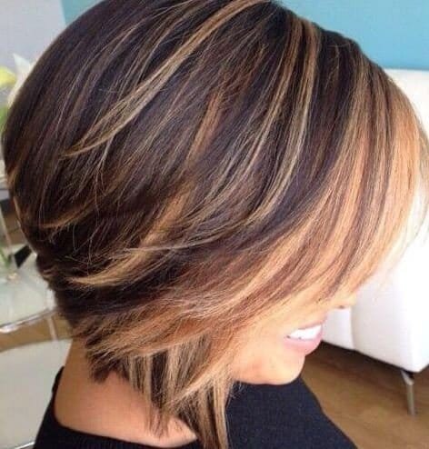 Glatt Braune Haare Mit Blonden Strähnen