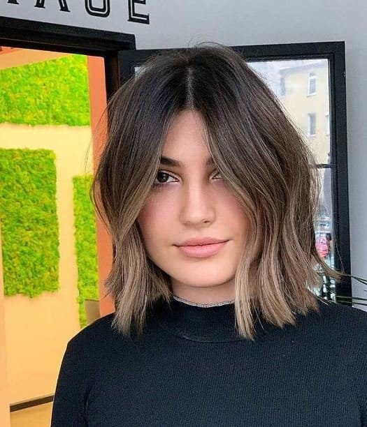 schwarze-haare-mit-blonden-strahnen-vorne-