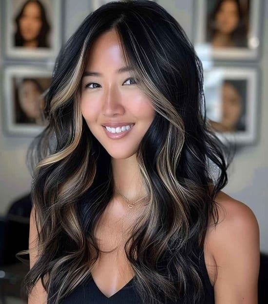 schwarze-haare-mit-blonden-strahnen-vorne-