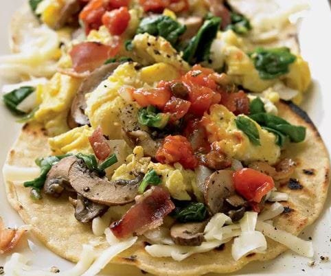 Die 10 Besten Gesunden Rezepte Zum Abnehmen 3 Fruhstucks-Tacos-mit-Speck-und-Spinat