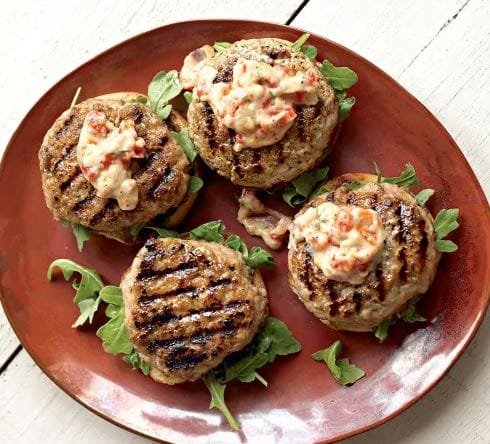 Die 10 Besten Gesunden Rezepte Zum Abnehmen 7 Hahnchenburger-mit-Aioli-aus-sonnengetrockneten-Tomaten